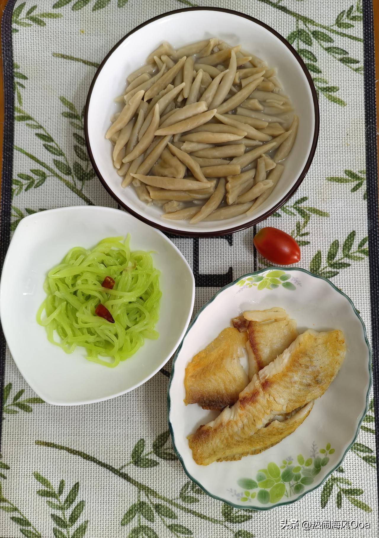 小岛天气，上蒸下煮模式坚挺！高温冲到33，34度，最低气温26，27度，闷热潮湿