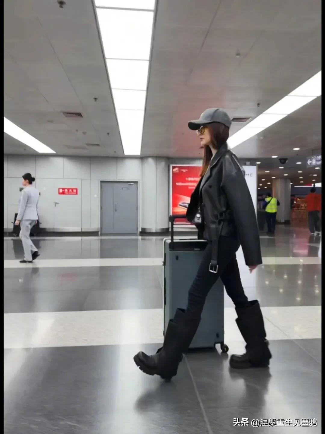 李小冉即将参与《乘风2026》，心情既复杂又激动。

忐忑与期待：她既因要挑战唱