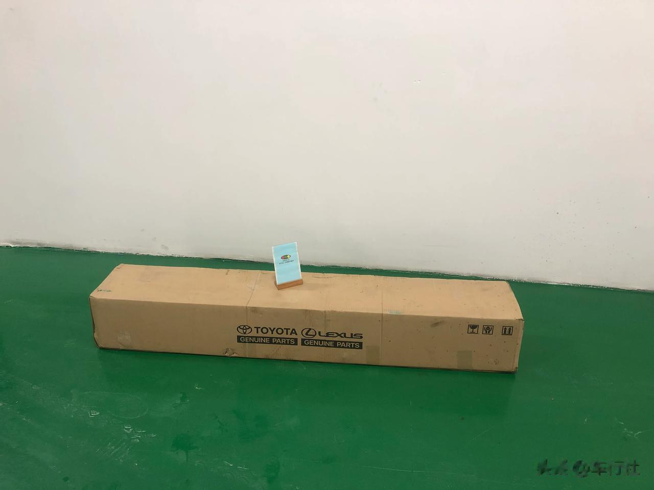 老凯美瑞方向机，给客户订回来的货
4000多一条，丰田的原厂件
老车维修保养最大