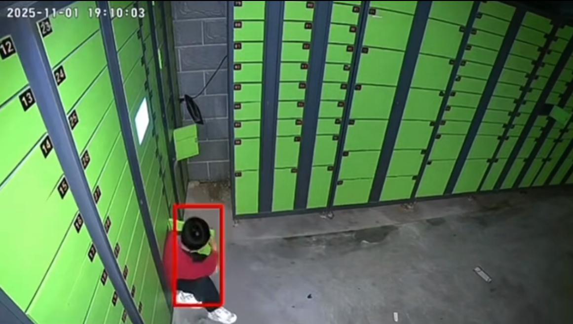 快递柜惊魂一幕！男童被锁其中，这个被忽视的危险细节就在你我身边？

这也太惊险了