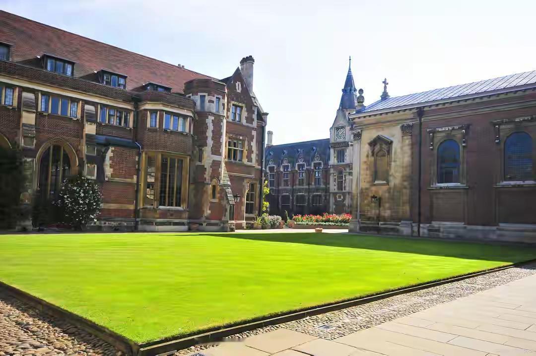 英国24所大学没有生源，面临破产，卖楼维系，没有中国送人过去，大概破产更早。
无