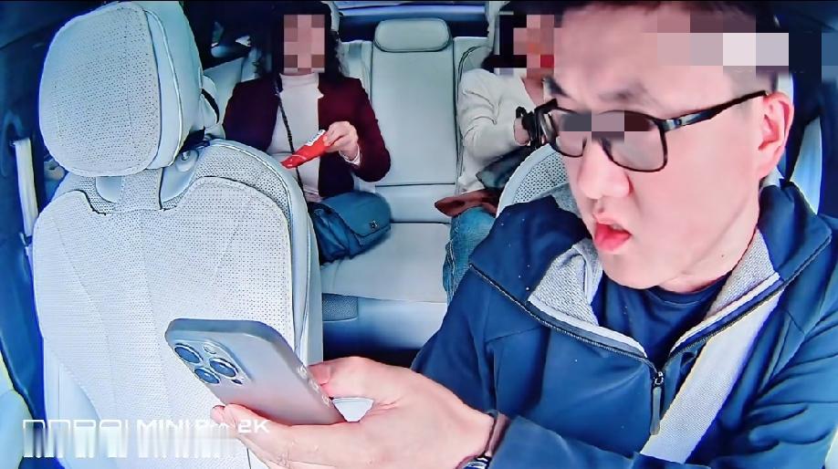 女子打网约车，在平台上下单了一人独享，而实际上同行还有一个女子。网约车司机以人数
