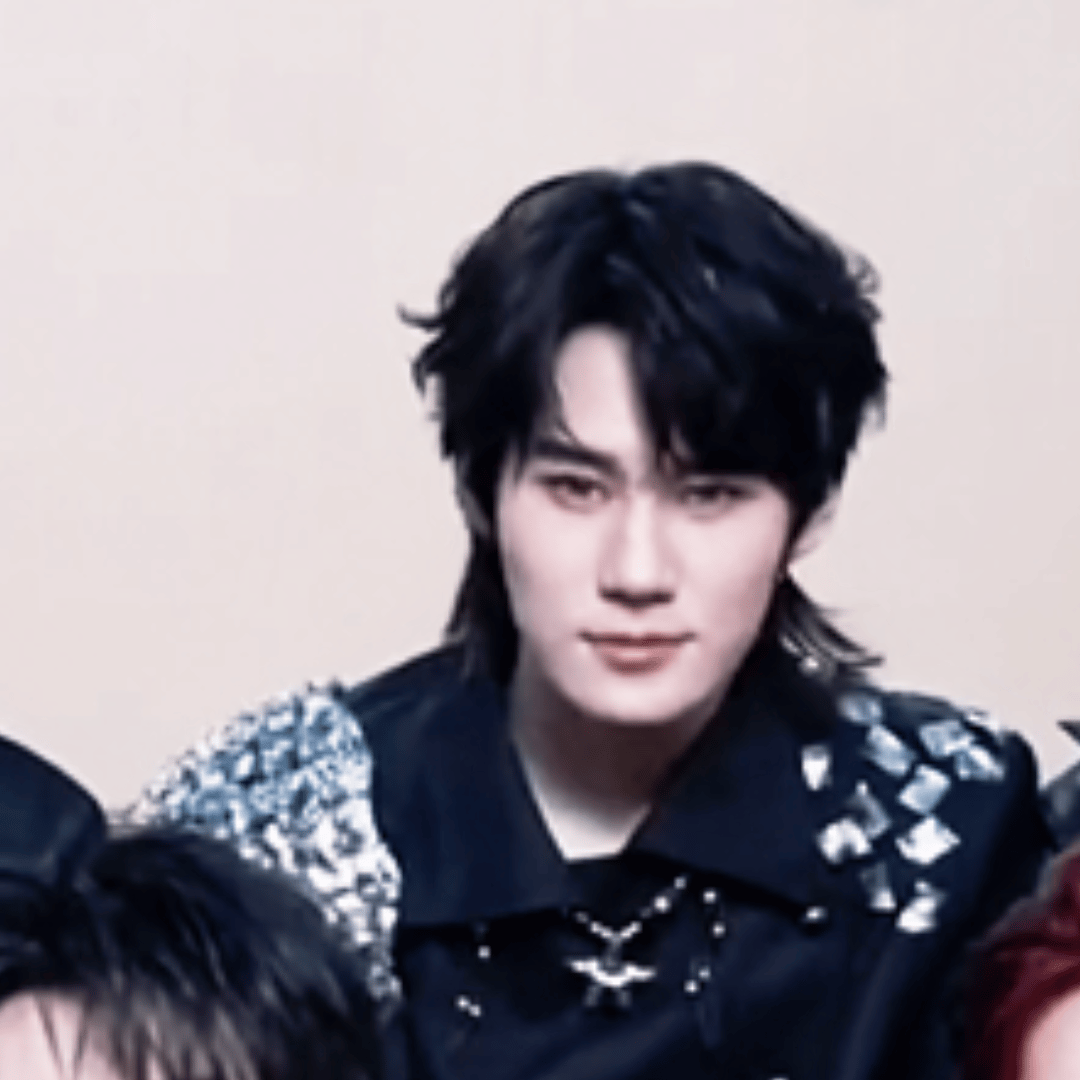 张真源游泳自带脚蹼张真源各种泳姿欣赏 每次看张真源游泳都觉得好笑又厉害，仿佛天生