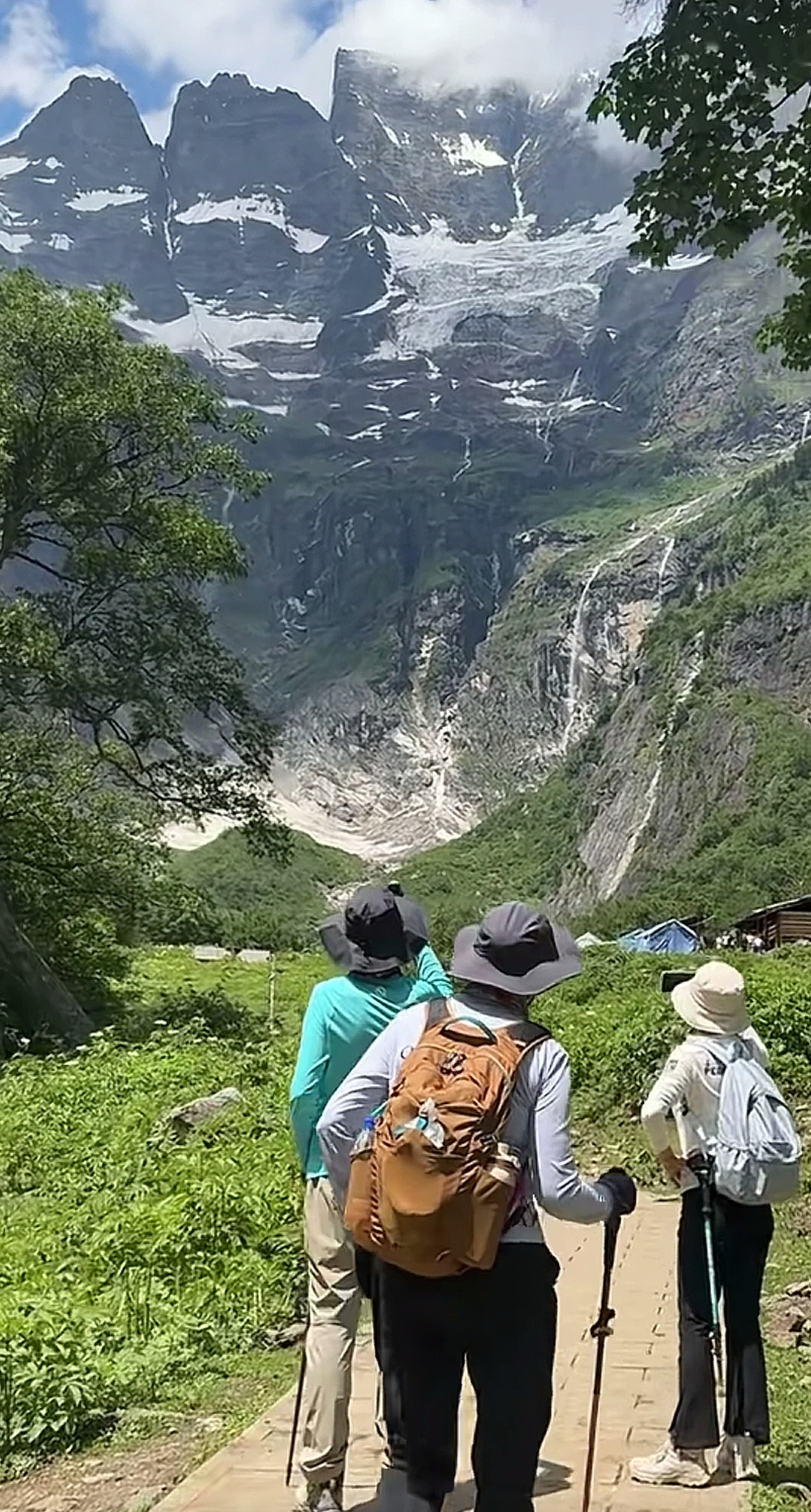 醍醐灌顶八句话1、等你老了，你会悲哀的发现，你的孩子，并没有想象中的那么孝顺。在