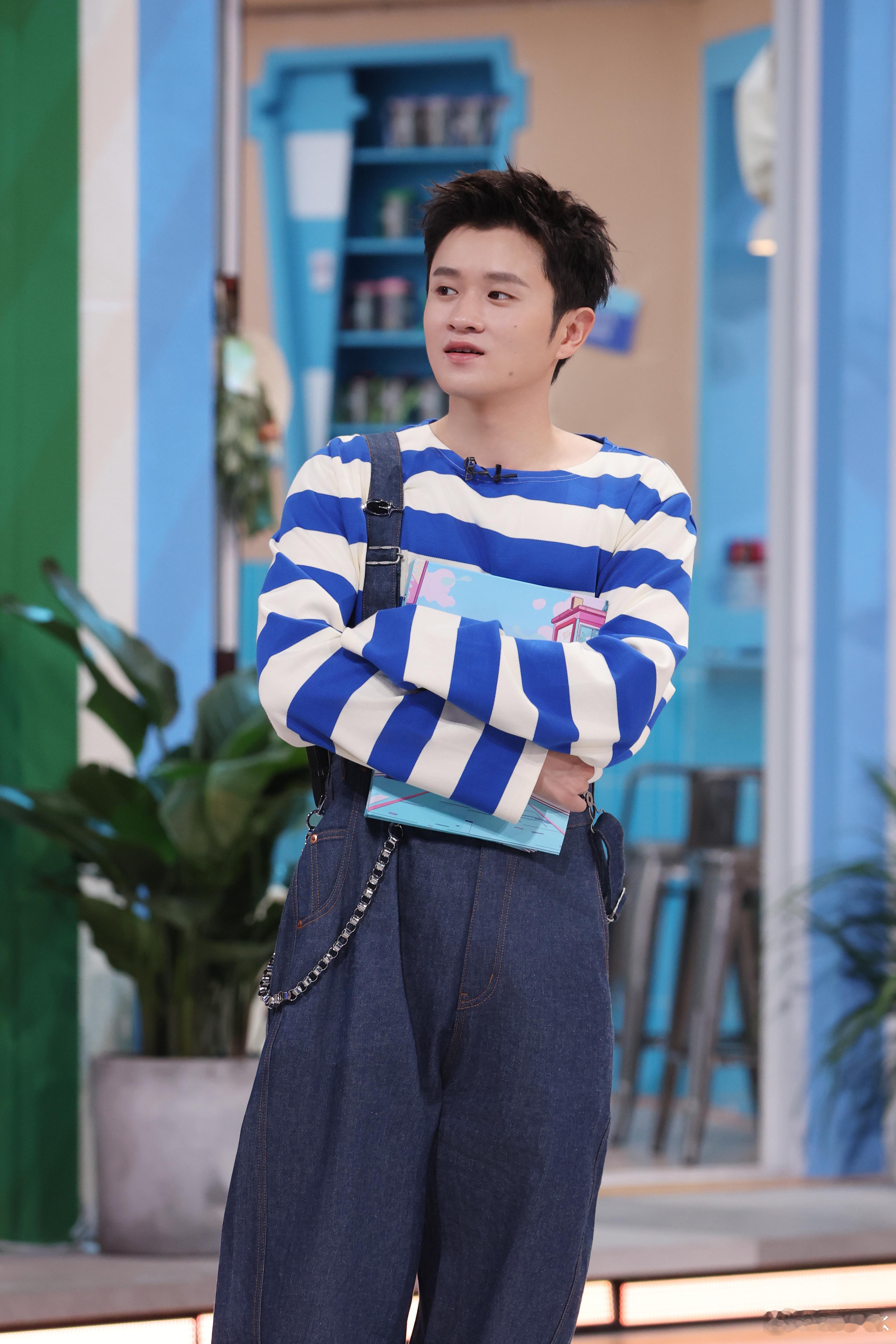 #王勉的心愿是长高# 破案了，王勉在自己vlog里说永远不会收到何老师心愿实现的