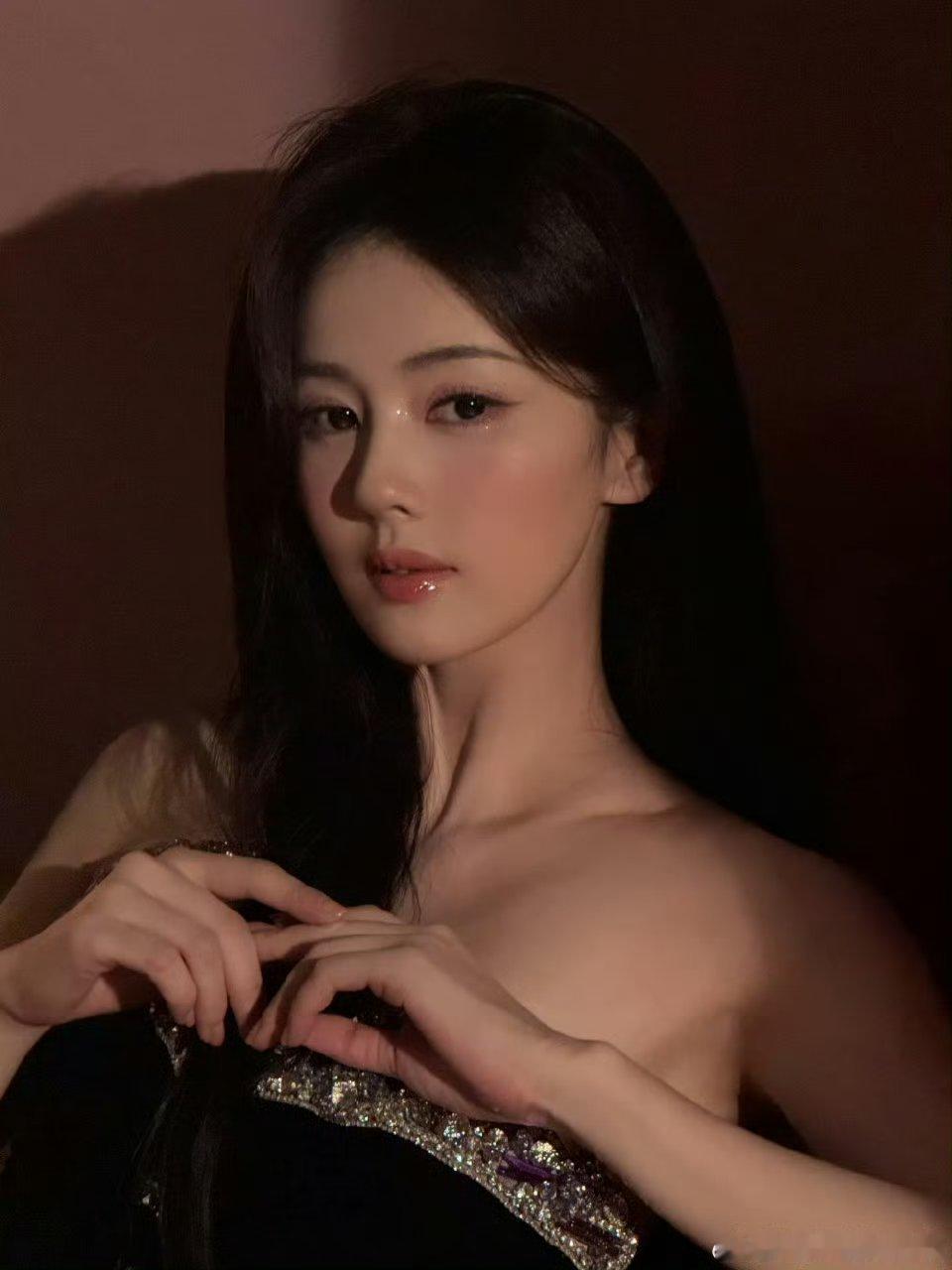 白鹿这两张好美啊 娇妹和御姐双重夹击 好大的反差啊鹿鹿 ​​​