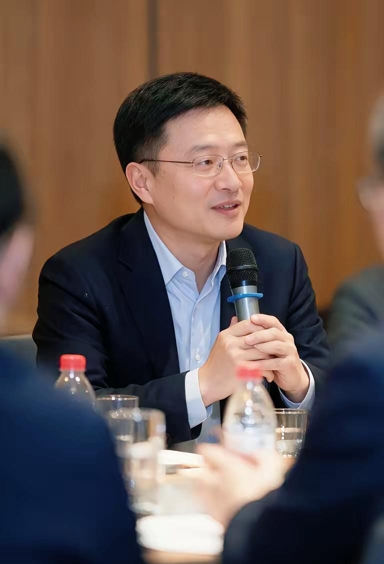 饭局上出了事，好工作没了，会被判几年？
这事儿挺让人唏嘘的。赵海峰，一个清华毕业