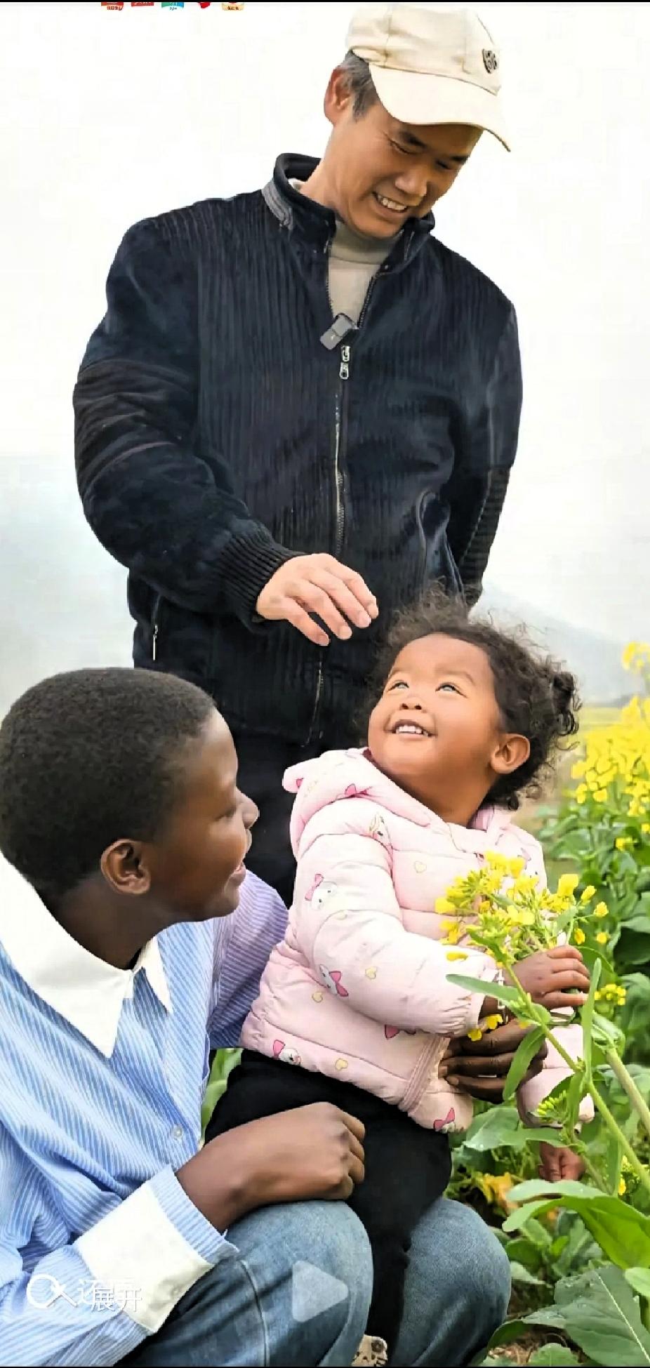 可惜这么美的油菜花！
这画面太好了，太温馨了。
我还以为是两个男人呢[捂脸]
不