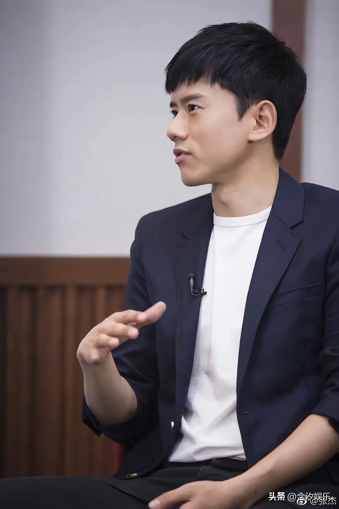 一次采访，主持人问谢娜：“黑粉都叫张杰为闰土，是什么意思呢？”谢娜说：“这是一个