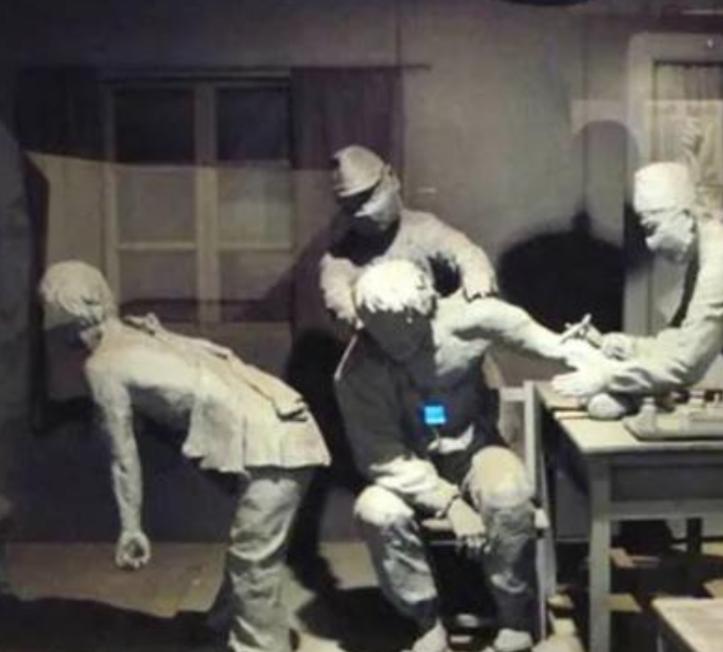 1941年，日本军医曾进行过一项“人马换血”实验，他们将活人的血抽出来，再把马血