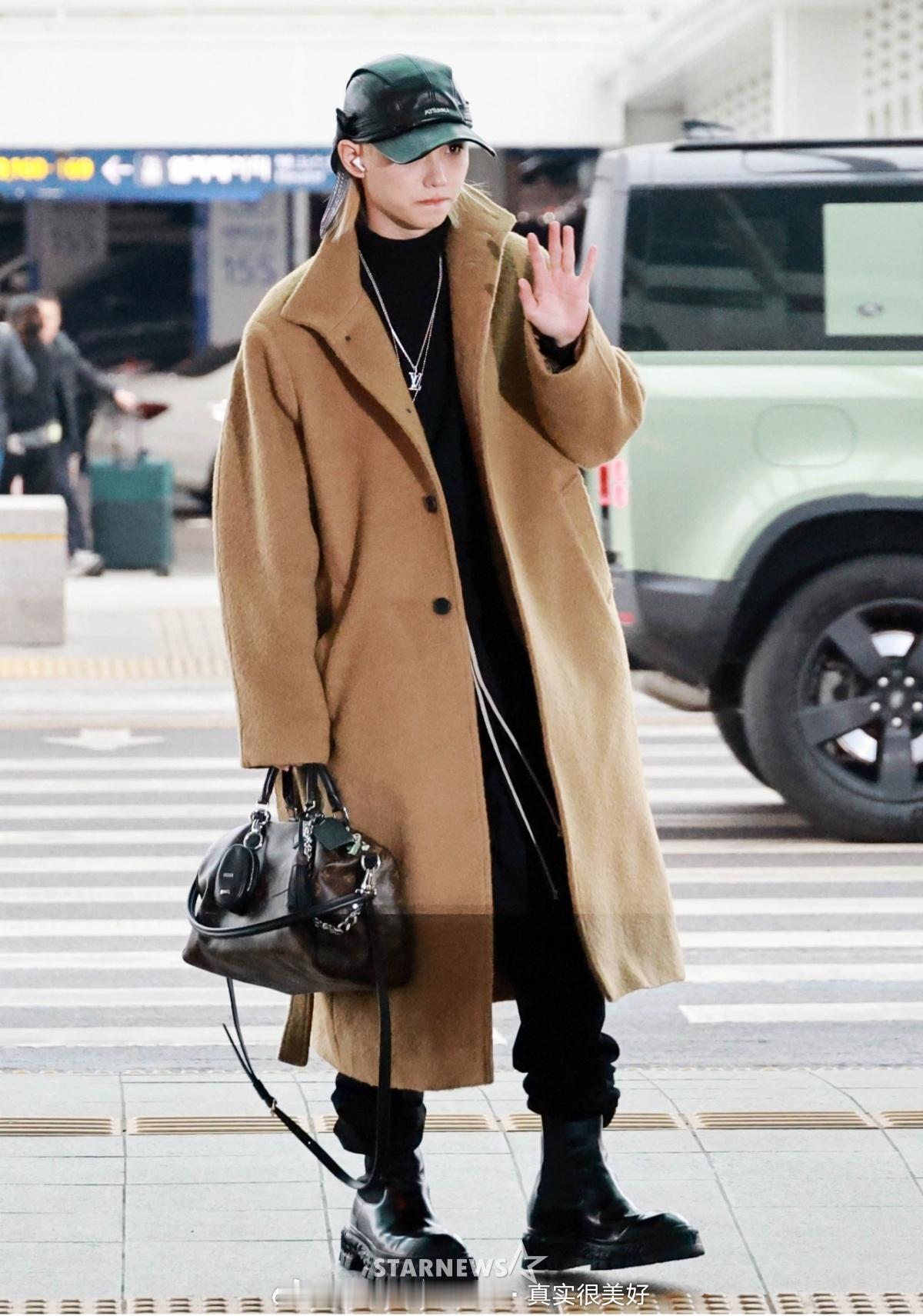 李龙馥felix今日机场新闻图 