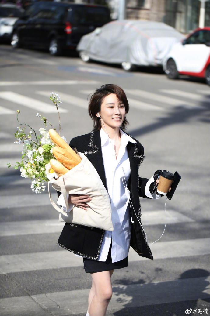 谢楠更新乘风2026下班视频：芒果路下芒果撒，都别白来！粉色辣评：人家是饭撒，你