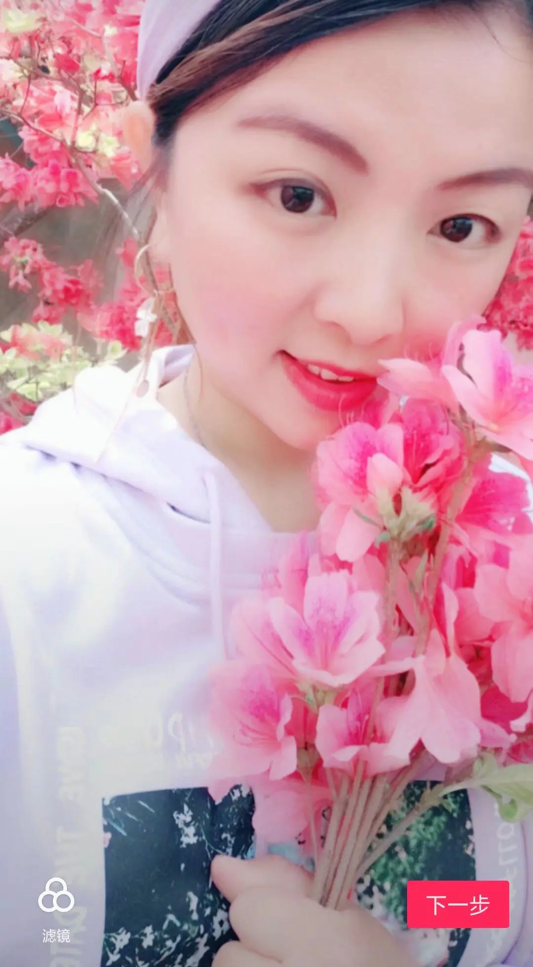 颜值不够鲜花来凑😉，明人不说暗话，“是我美还是花美”好久没听到有人夸...