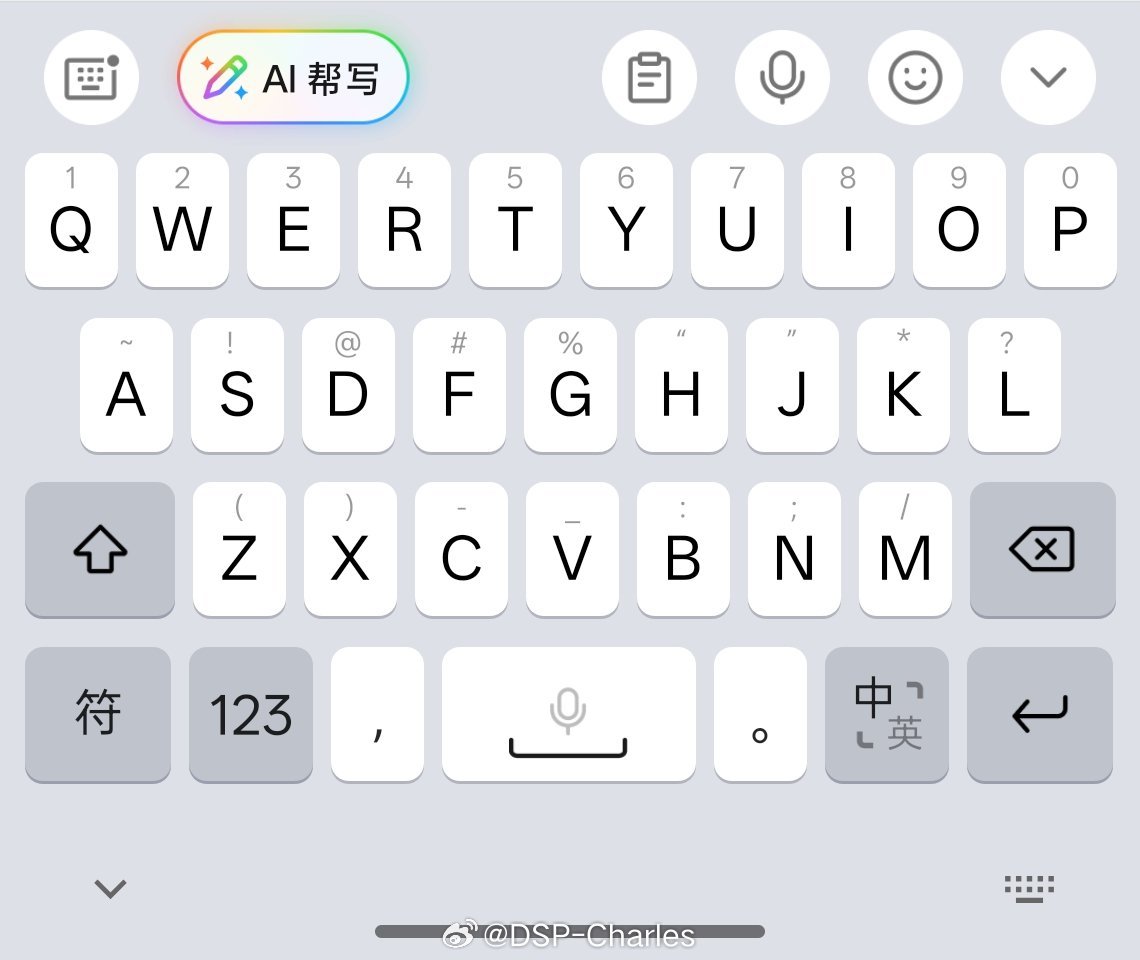 微信输入法的布局感觉是照着 iOS 做的，苹果用户可能比较熟悉。我个人认为界面设