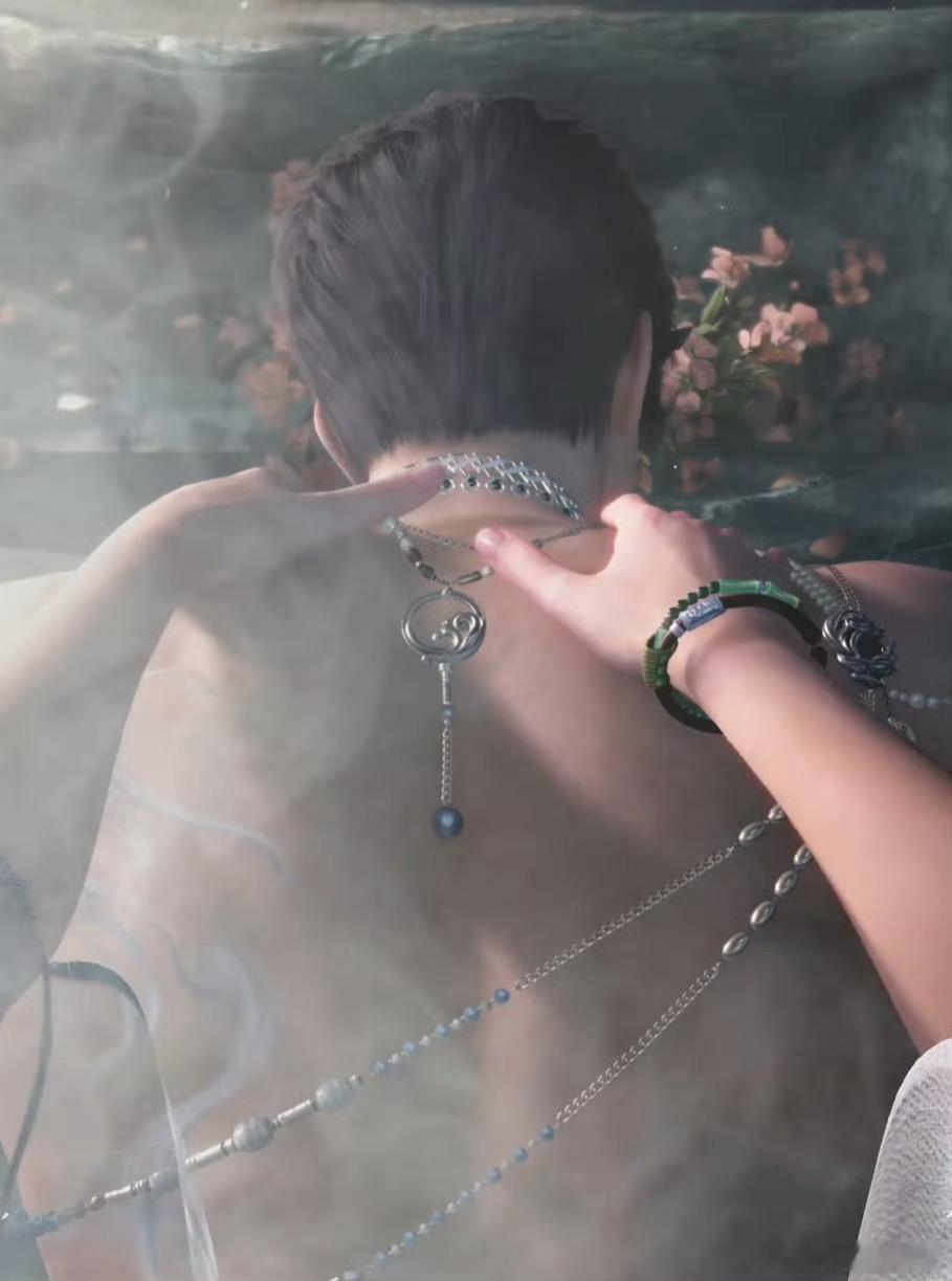 恋与深空看不清更撩循环千遍万遍，只为沦陷在黎深的声线里！谁懂啊，这张新卡简直是专