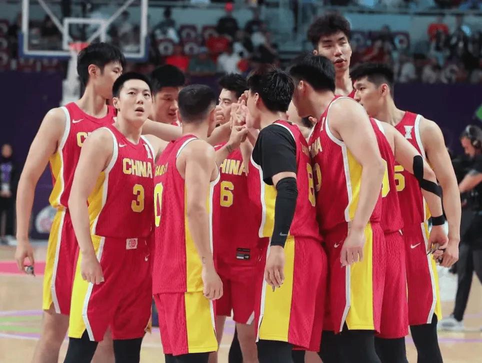 中国队拿下亚军是好事，但谈到走出低谷期还为时尚早。

这次亚洲杯中国队确实给了球