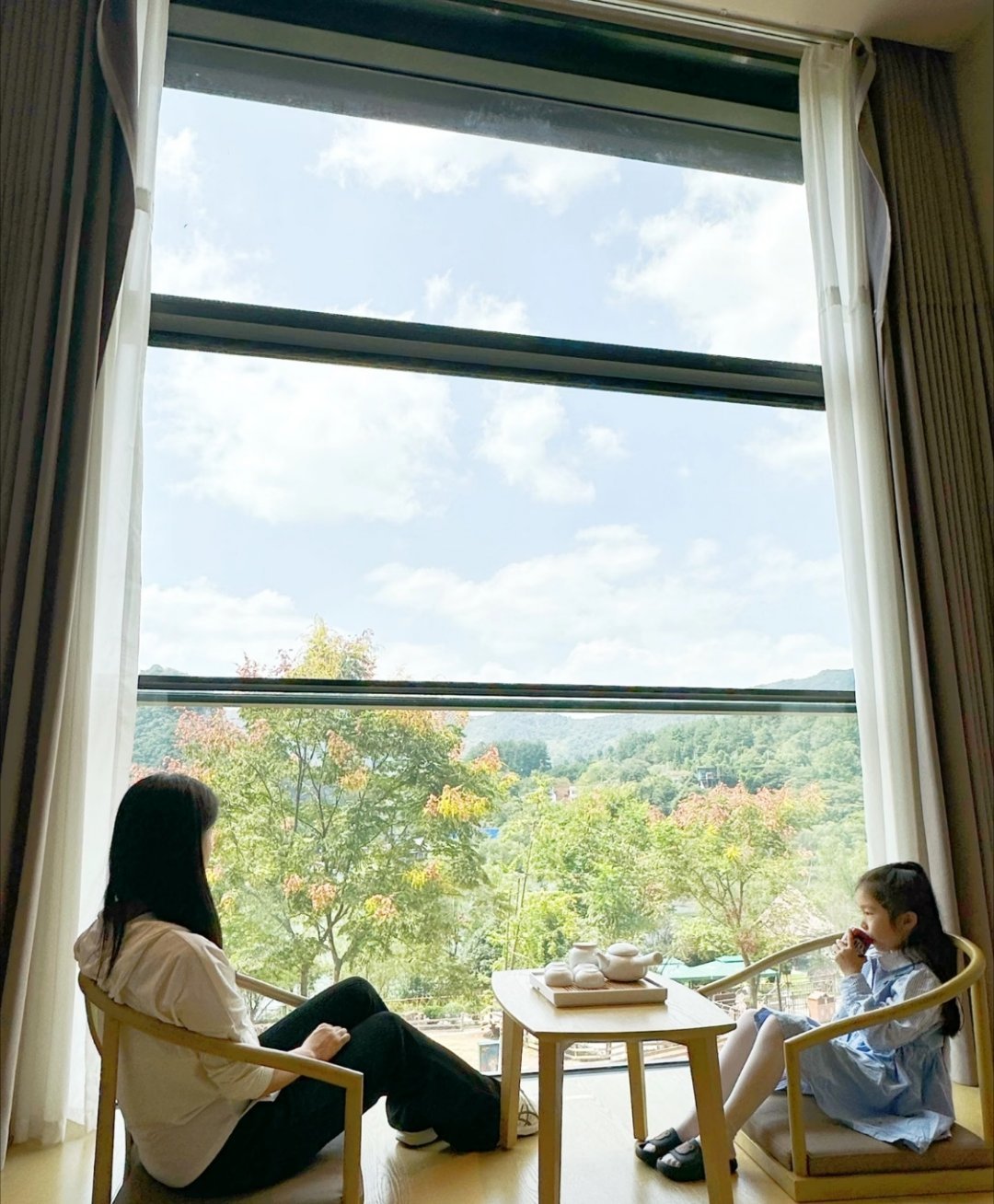 这才是普通家庭养孩子的最优解很多家长走入误区，总想着拼命给孩子堆砌资源。忽略自身