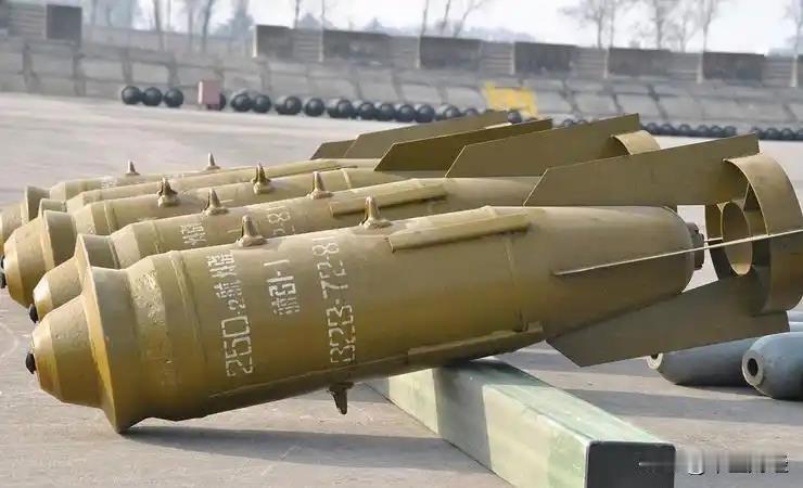 超级威慑管用吗？

2025年11月初，俄军动用FAB-3000巨型航弹对红军城