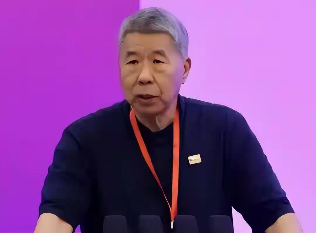 张亚中不管从能力和格局对郑丽文差远了。张亚中两次竞争中国国民党主席都落空，自以为