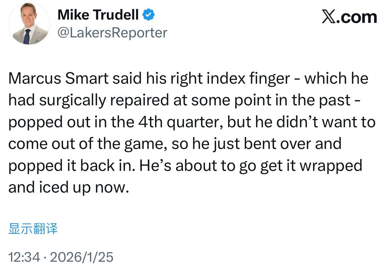 斯马特表示，他在第四节比赛中右手食指（过去曾接受过手术修复）突然脱臼，但他不想因