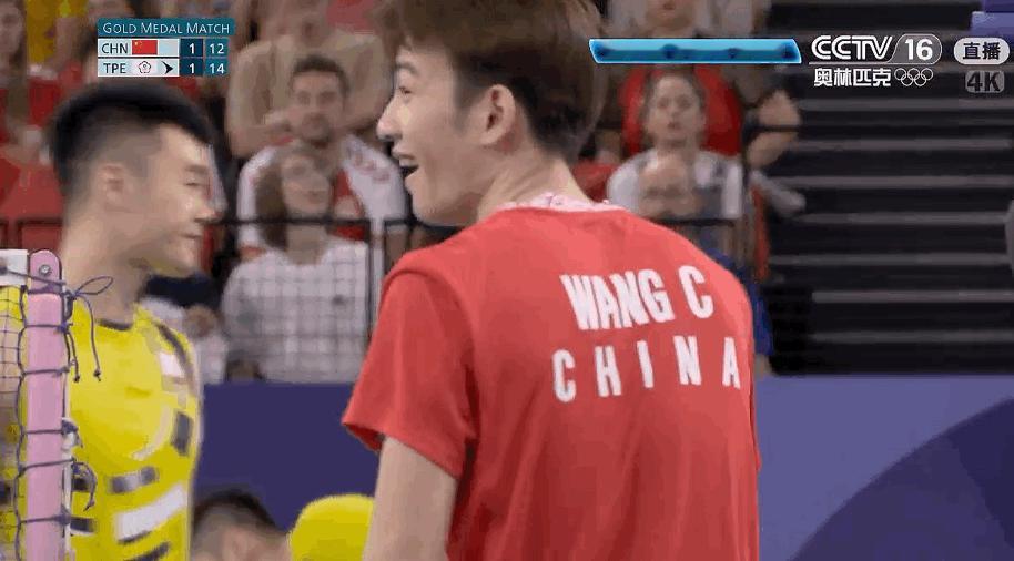 全世界都可以嘻嘻哈哈但今晚给梁王 判 球 的羽毛球裁判必须薯[微笑] ​​​