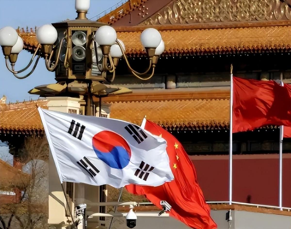 朝鲜这次导弹一发就是几十枚，韩国夜里估计真睡不踏实。
时间点也很巧，偏偏卡在美军