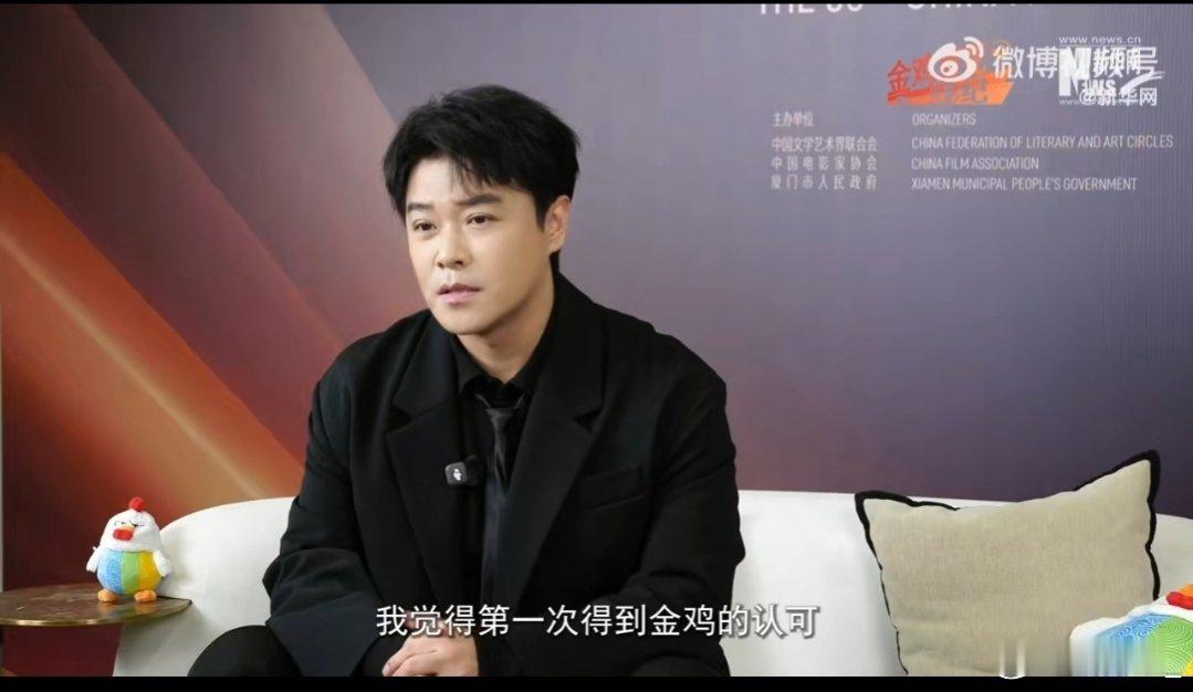 陈思诚接受新华网采访时坦言，金鸡奖认可对他来说意义重大，一直保持创作热情的样子好