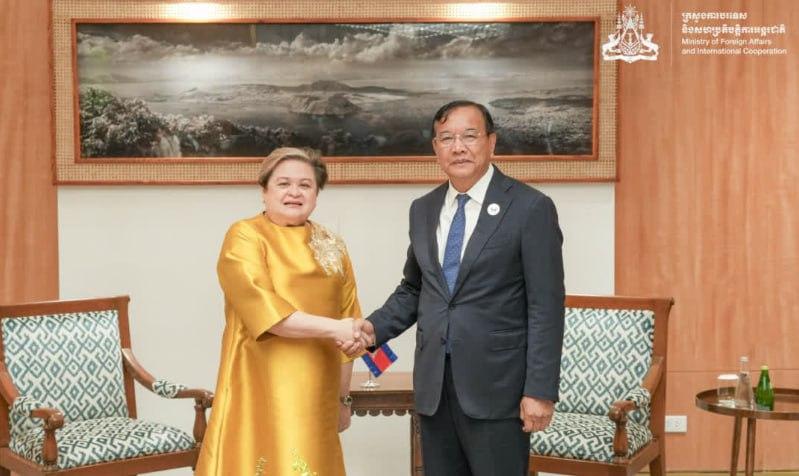 1月29日，柬埔寨副首相兼外长巴速坤专程飞到菲律宾宿务，和菲律宾外长举行了双边会