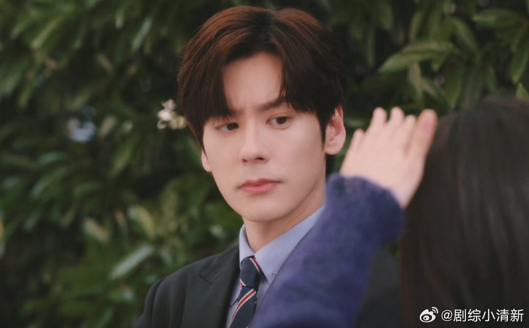 苦果亦是果讨来的糖也是糖你是迟来的欢喜 许淮颂的四字箴言确实可以记下来：有糖先吃