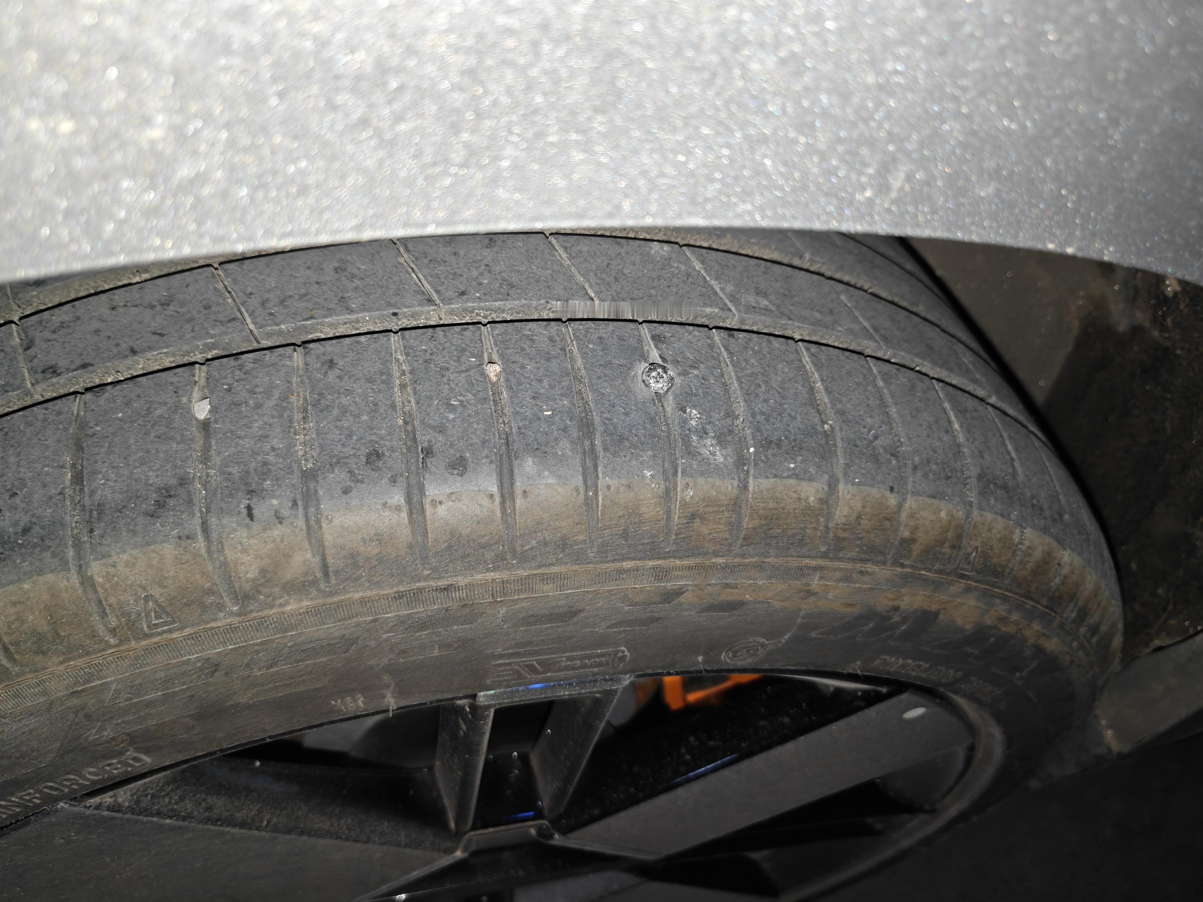 开着小鹏回家过年 新年第一扎  有点难受刚问了个补胎的要150各位还知道什么便宜