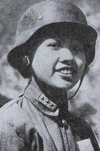 1942年，廖耀湘听说有一个女兵活着走出了野人山，他很激动，不仅亲自向她敬礼，而