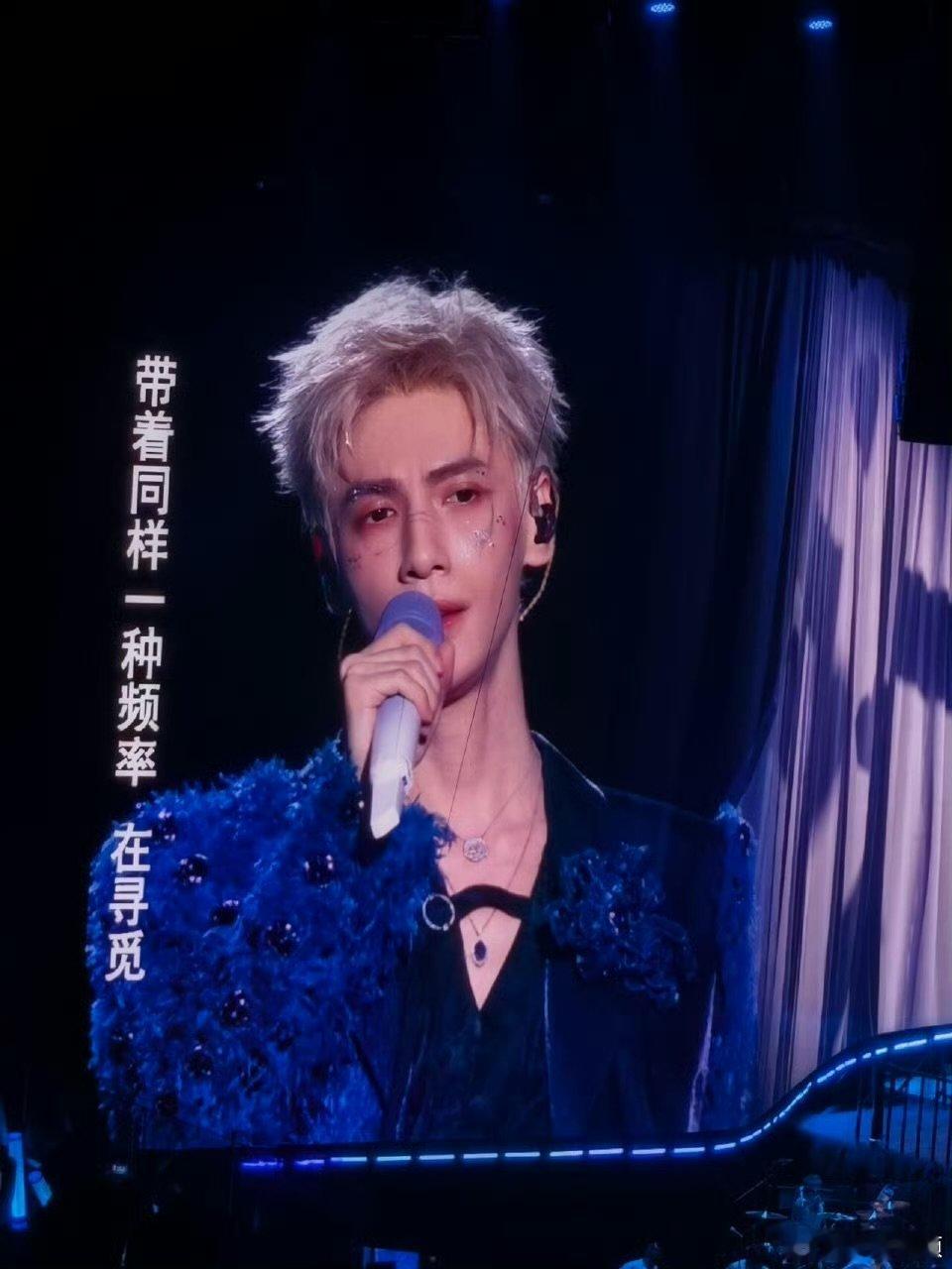 罗云熙又开始修大屏了仰视角度下的罗云熙帅惨了，这是看了不爱啊 