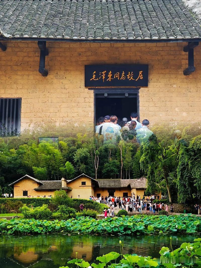 为什么去韶山冲的人会越来越多?去往韶山冲的游客越来越多的深层原因
 
韶山冲游客