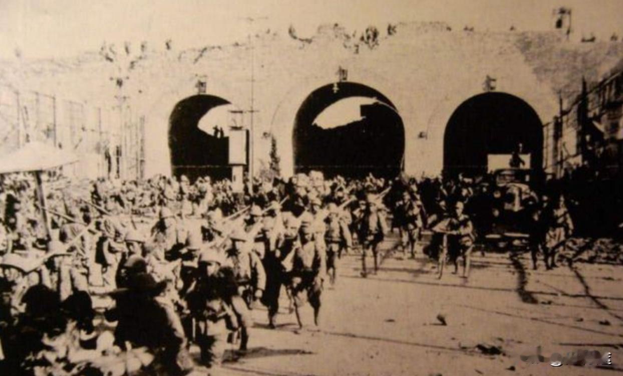 1944年，川军144师代师长张昌德率部投日，反对的团长黄克烈被强行裹挟。在投敌