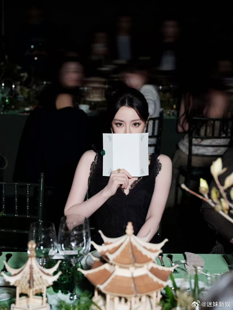 热巴晚宴照迪丽热巴Dior晚宴照热巴晚宴照，好美，