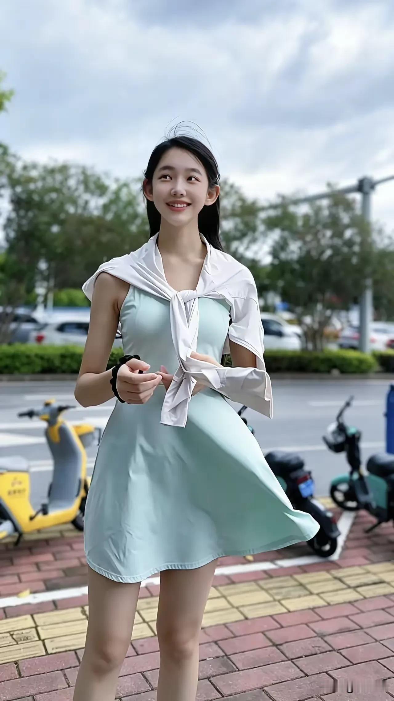 婷婷袅袅十三余，豆蔻梢头二月初