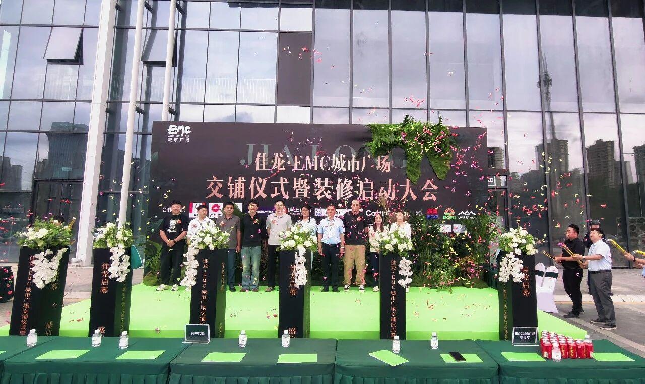 最新！西安又一商业综合体来了，首批品牌商户已集中交铺，正式进入全面装修阶段...