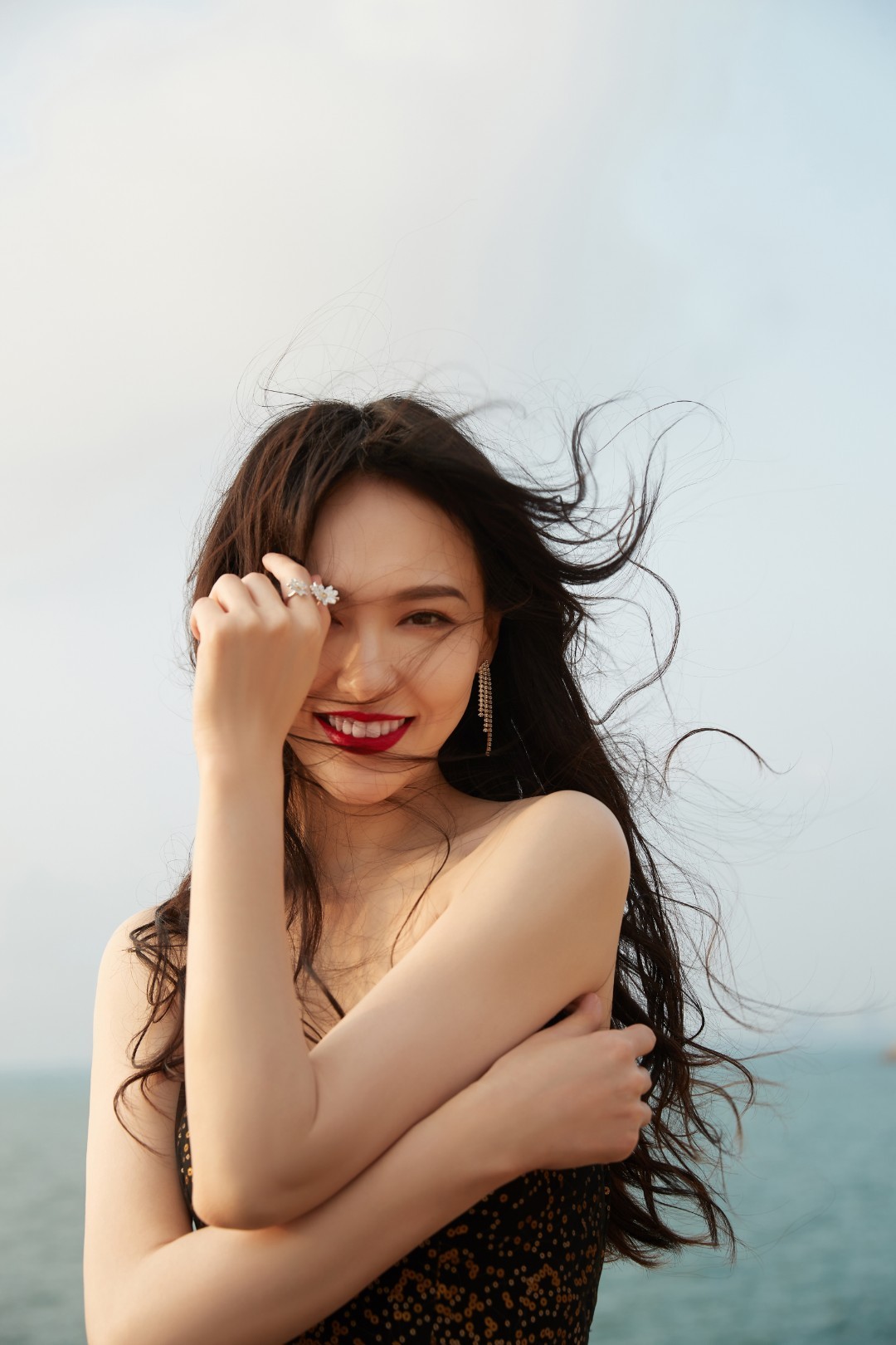 唐嫣 唐嫣陈岩 唐嫣此刻的生活 在职场中成长，在时光里沉淀坚定自我，大胆向前