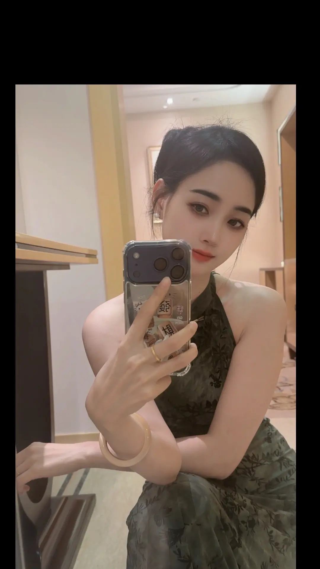 有人问我感情路上不顺吗?           顺啊，一路上都没什么人。
