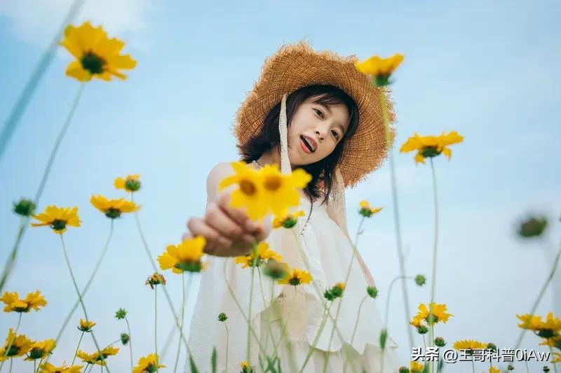 男人陪不在意自己的女人，原因还挺多。有的是基于情感连接，两人共同经历过很多，喜怒