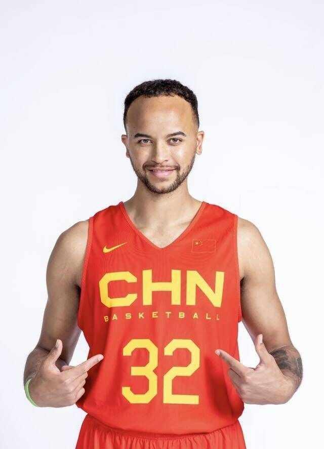 李凯尔公开喊话希望能代表中国男篮出战2027年男篮世界杯。2023年世界杯表现不