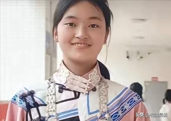 这一次，我要为武汉大学点一个大大的赞！
 
四川乐山马边中学的彝族女孩罗其惹布今