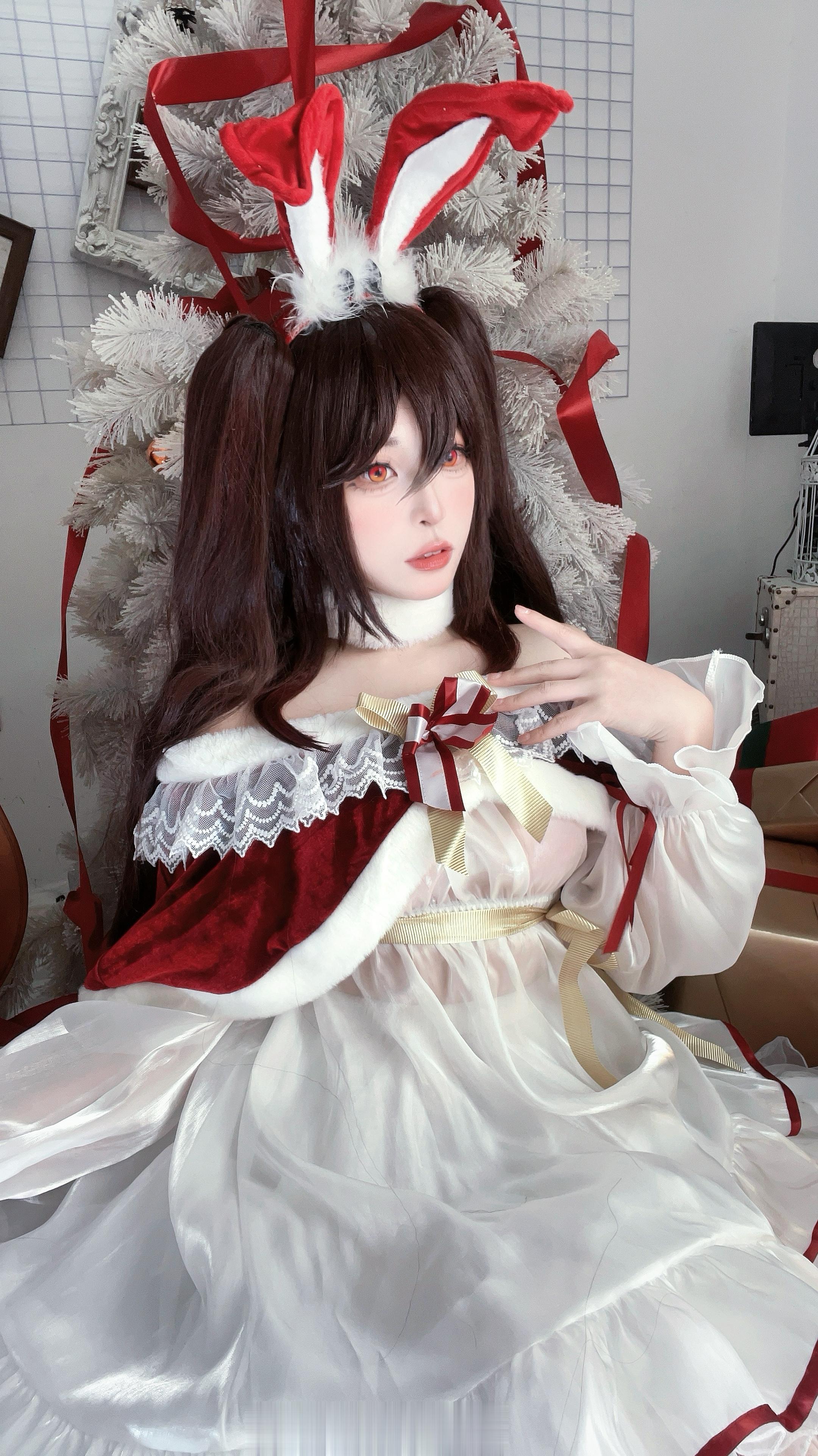 #原神[超话]##原神##二次元游戏整活# 🎄是圣诞胡桃 嗷呜！👗今晚是平安