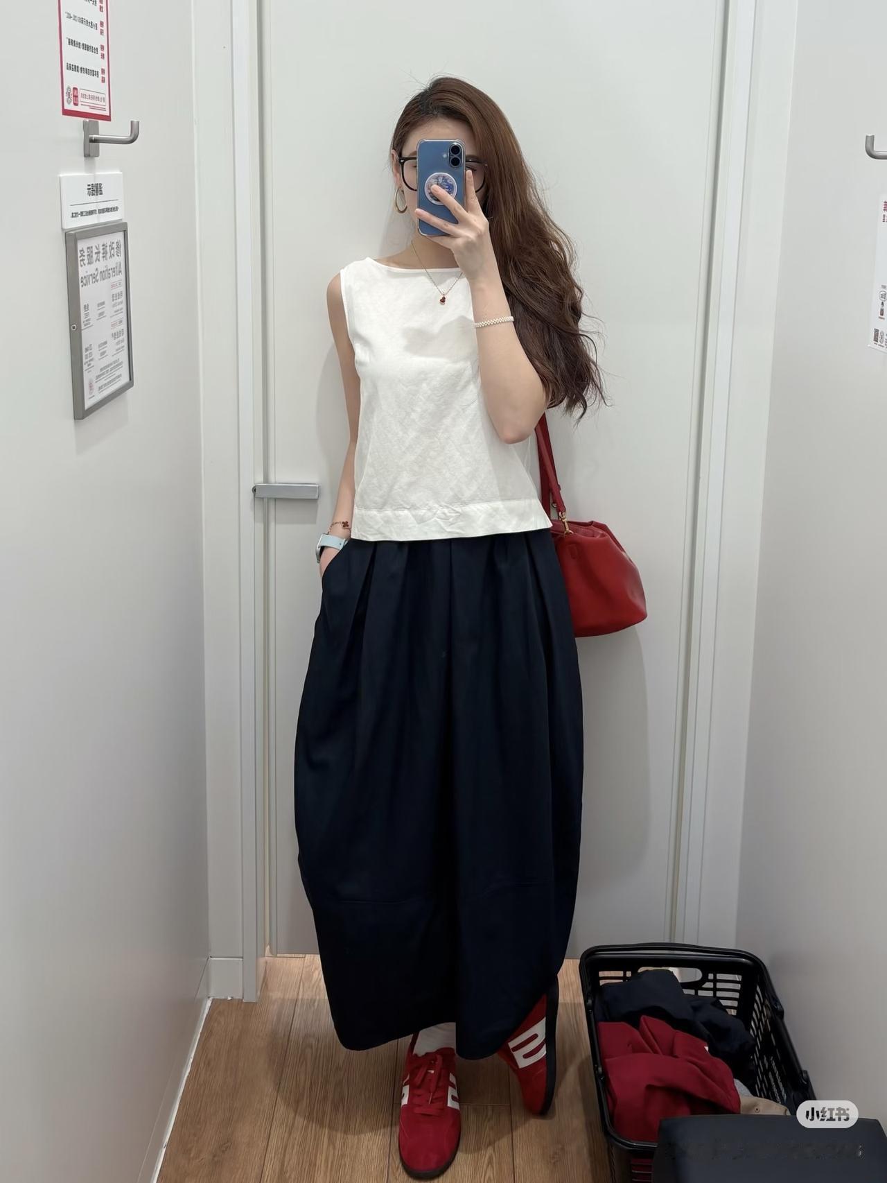 优衣库亚麻背心配花苞半裙通勤穿好显气质！