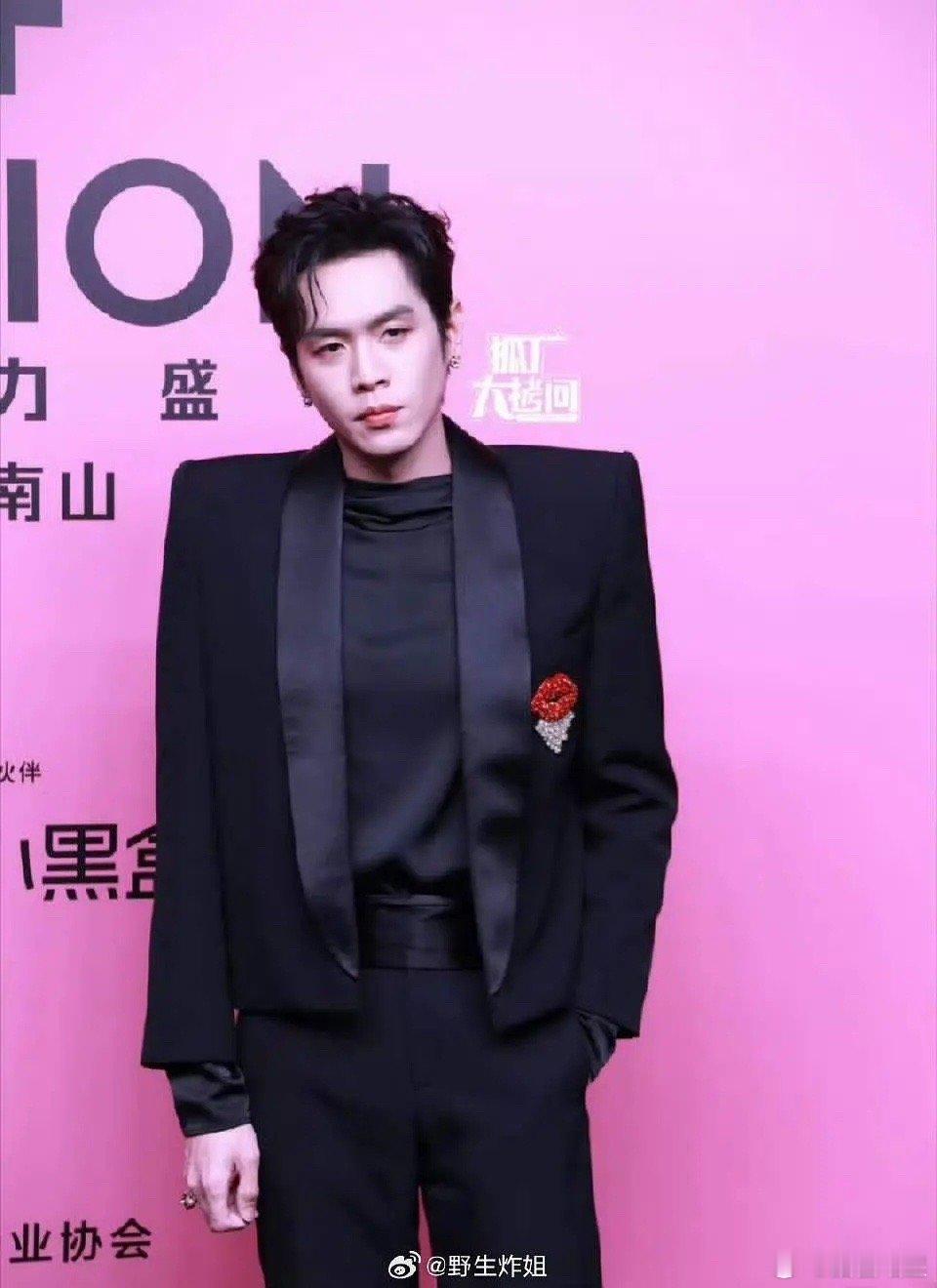 檀健次是不是完全接替了刘宇内娱小媚娃的角色? ​​​