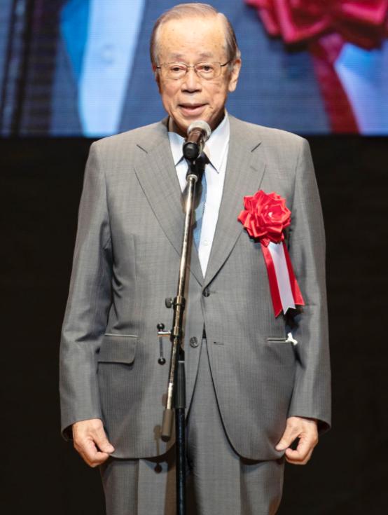 日本传来噩耗，90岁的福田康夫走了。
 
真正引发热议的，是现任首相高市早苗那段