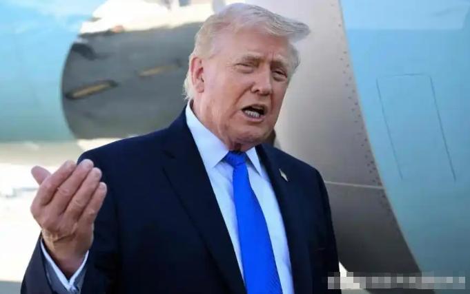 [下雨]最后通牒变“最后笑话”？特朗普手握三张烂牌，只想体面地“赖账”离场。
