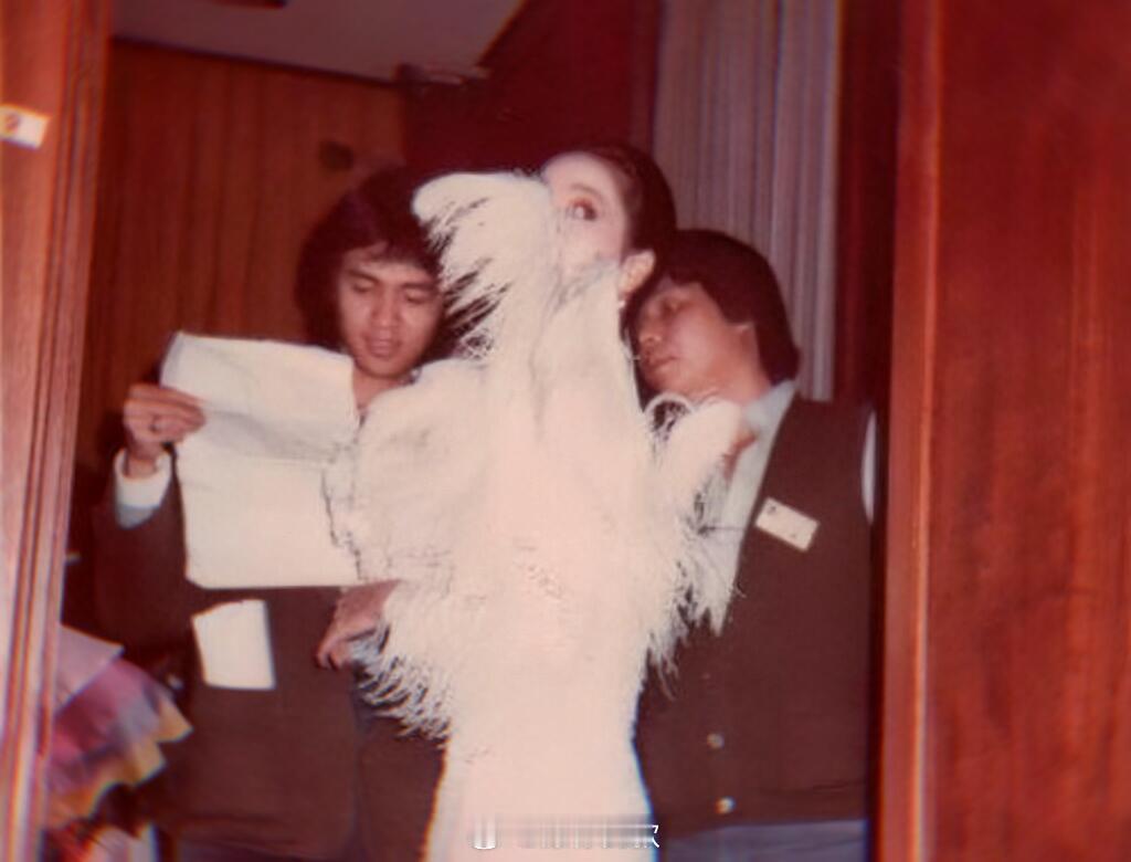 1983年 邓丽君金钟奖颁奖典礼后台定妆 ​​​