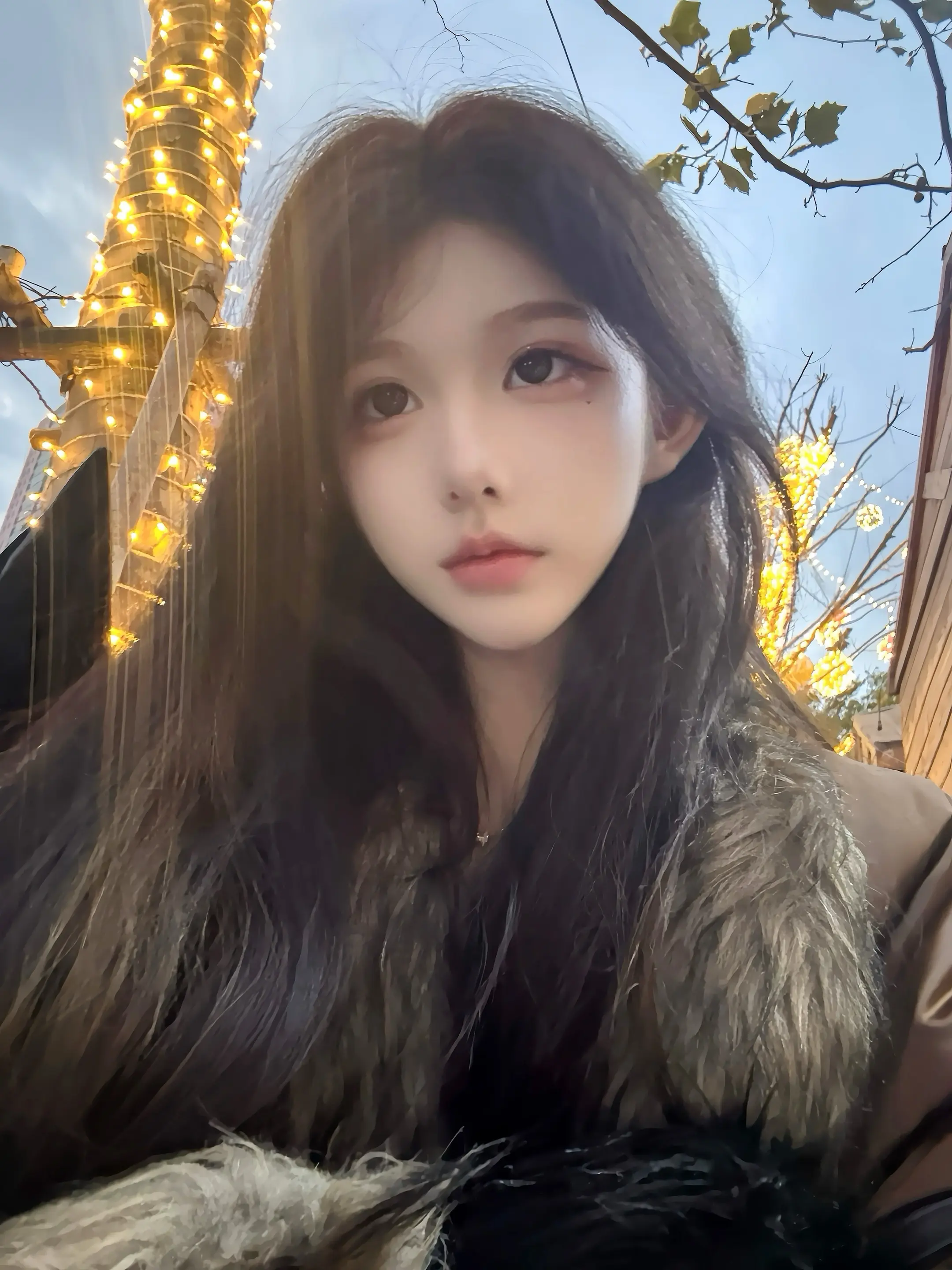 人与人之前强求不来 有人风雨里送来的晚餐不及某人随口一句的晚安