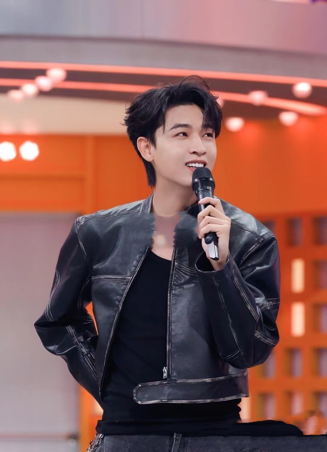 秦霄贤“胖”了16斤：健康比瘦更重要

近日，秦霄贤胖了16斤的消息引发粉丝热议